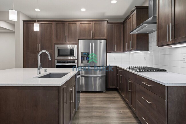 Building Photo - 5 BED & 2.5 BATH SINGLE FAMILY HOUSE FOR RENT