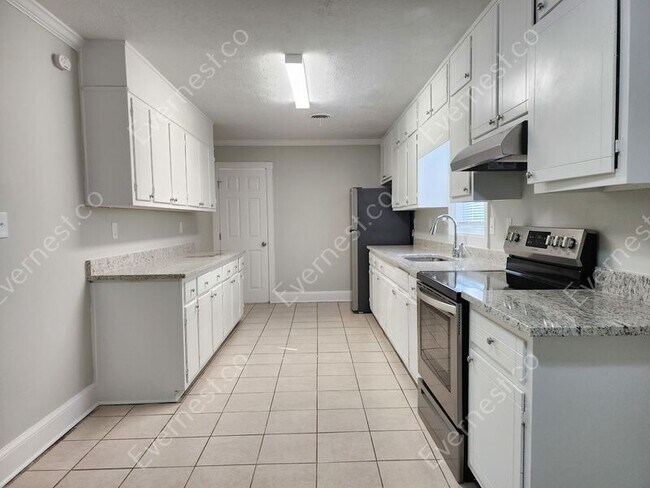 Foto del edificio - 780 Twin Pines Rd