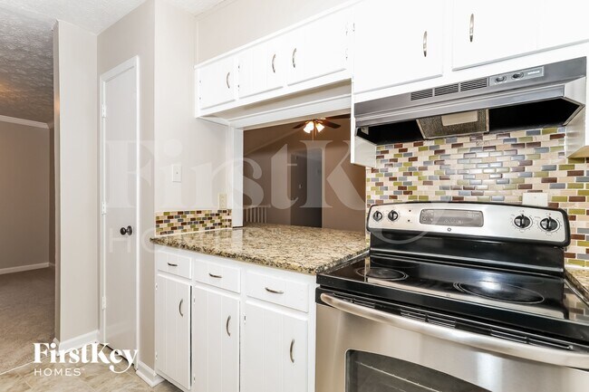 Foto del edificio - 1745 Tree Line Rd