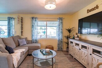 Building Photo - 215 Richland Ave