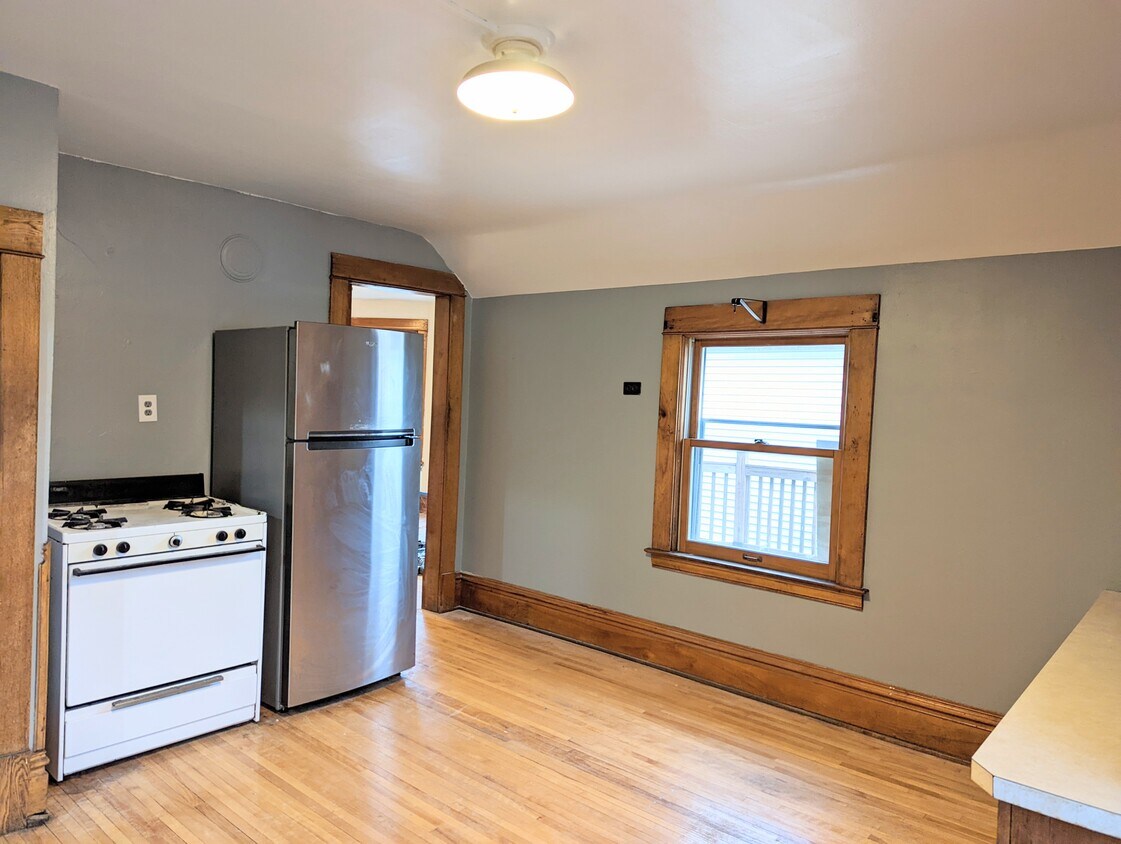 Kitchen - 2742 16th Ave S