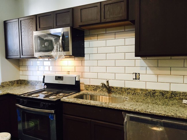 Building Photo - 2406 W Grenshaw St