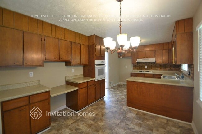 Building Photo - 2507 Robin Hood Pl