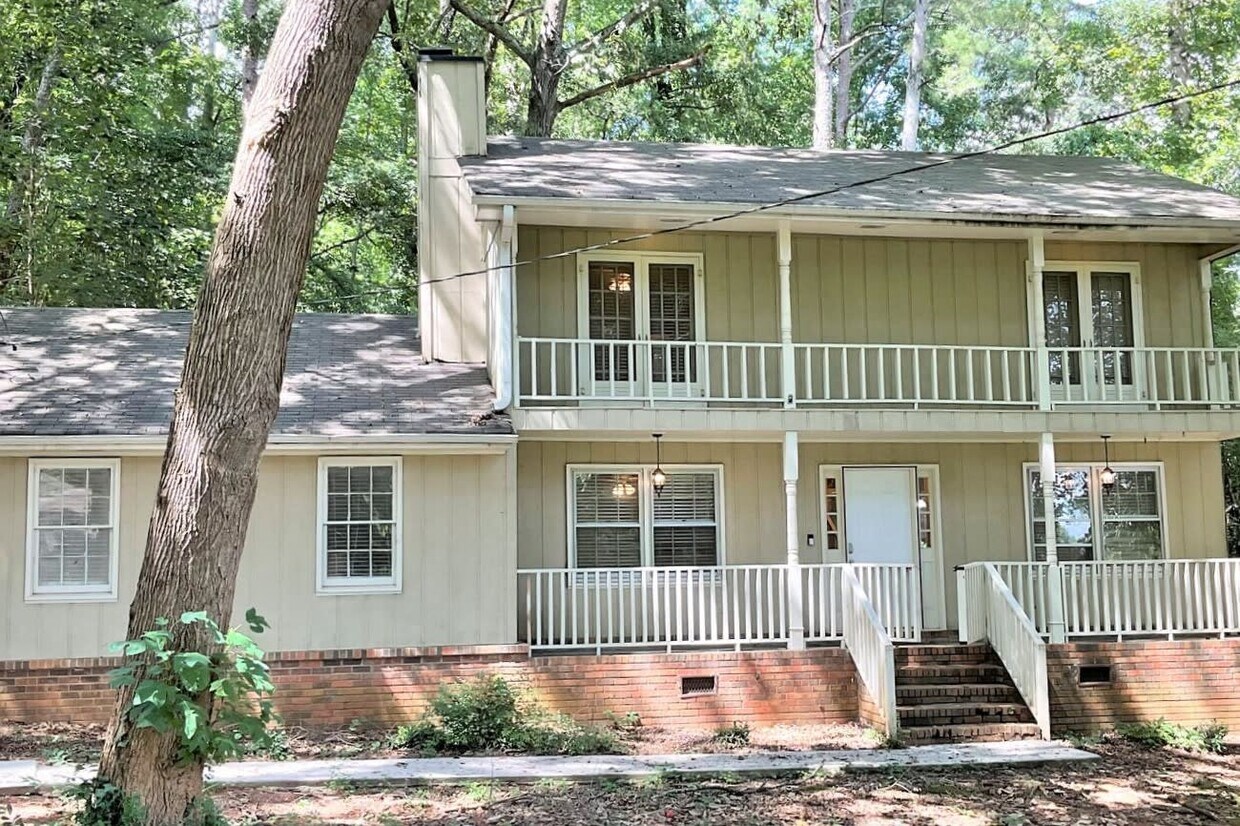 1569 Briarwood Ln SW House Rental in Lilburn, GA