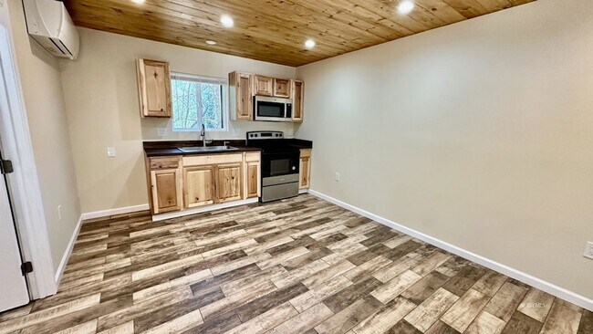 Foto del edificio - 54705 Pine Crest Ave