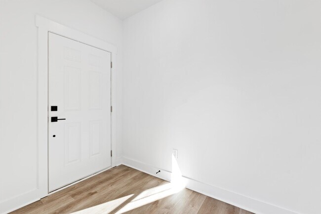 Building Photo - 821 Martin St