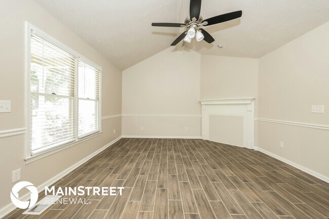 Foto del edificio - 4930 Cloverhill Dr