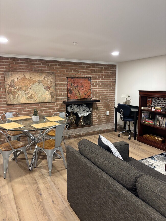 Foto del edificio - 402 Constitution Ave NE