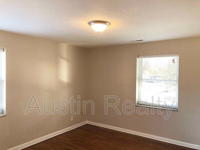 Building Photo - 8115 Whitburn Dr