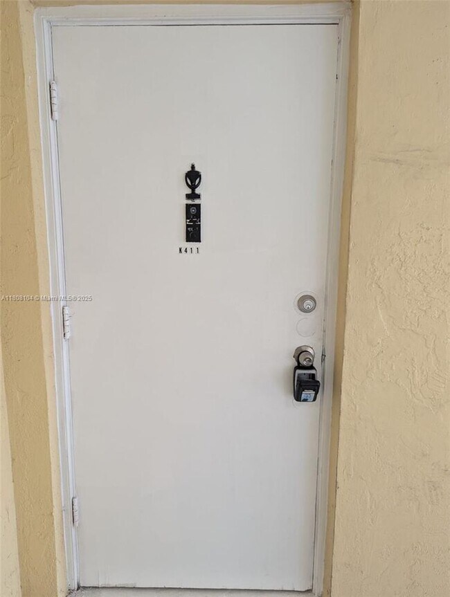 Foto del edificio - 7410 SW 82nd St