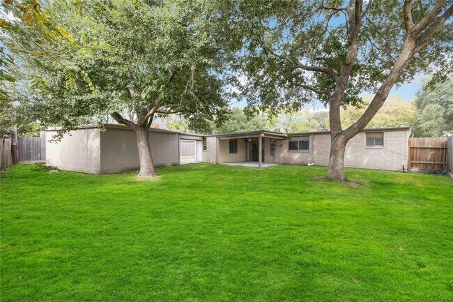 Building Photo - 5507 Braesvalley Dr