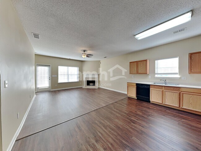 Foto del edificio - 2006 Farm Hill Ct