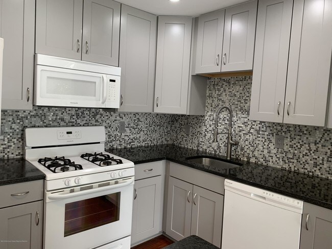 Foto del edificio - 176 Pinetree Ct