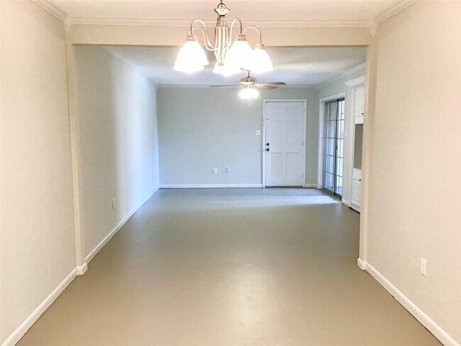 Foto del edificio - 5155 Wayneland Dr