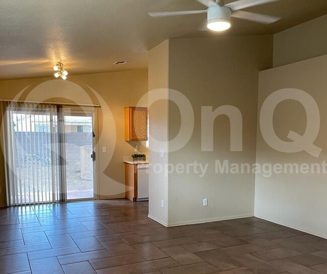 Foto del edificio - 2234 W Roundwood Pl