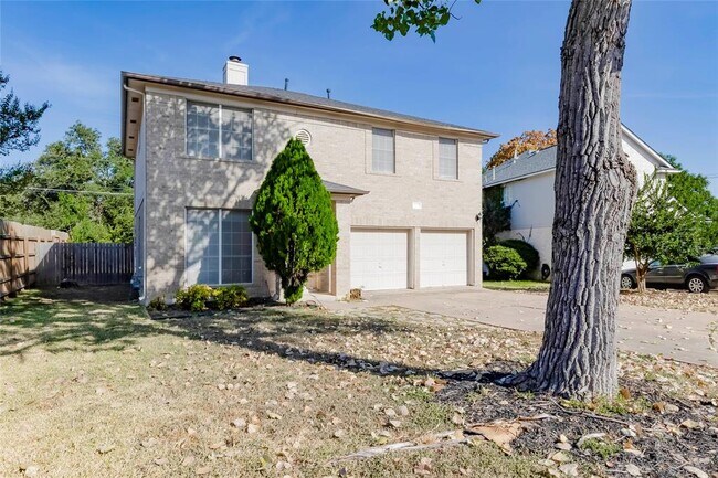 Foto del edificio - 8116 Forest Heights Ln