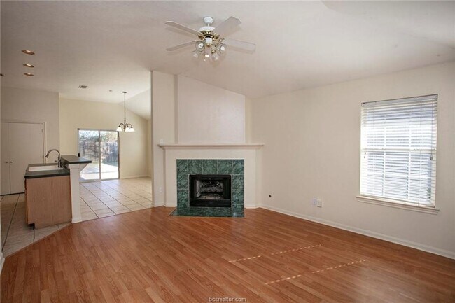 Foto del edificio - 3/2 in Steeple Chase! August Move-In!!