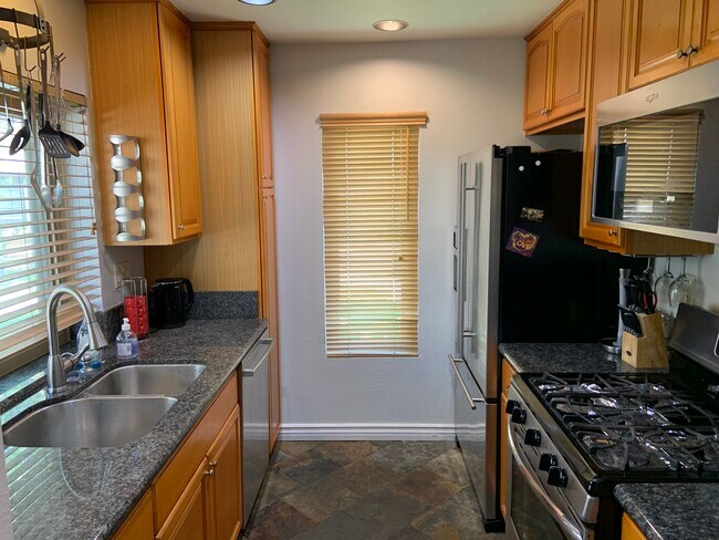 Kitchen - 10628 Dabney Dr