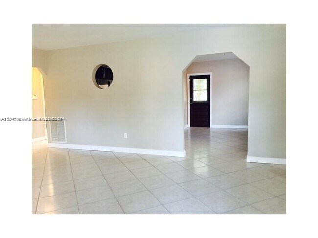Building Photo - 1150 NW 127th St