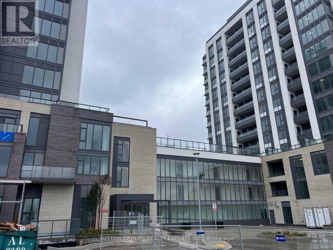 Photo du bâtiment - 715 Davis Dr