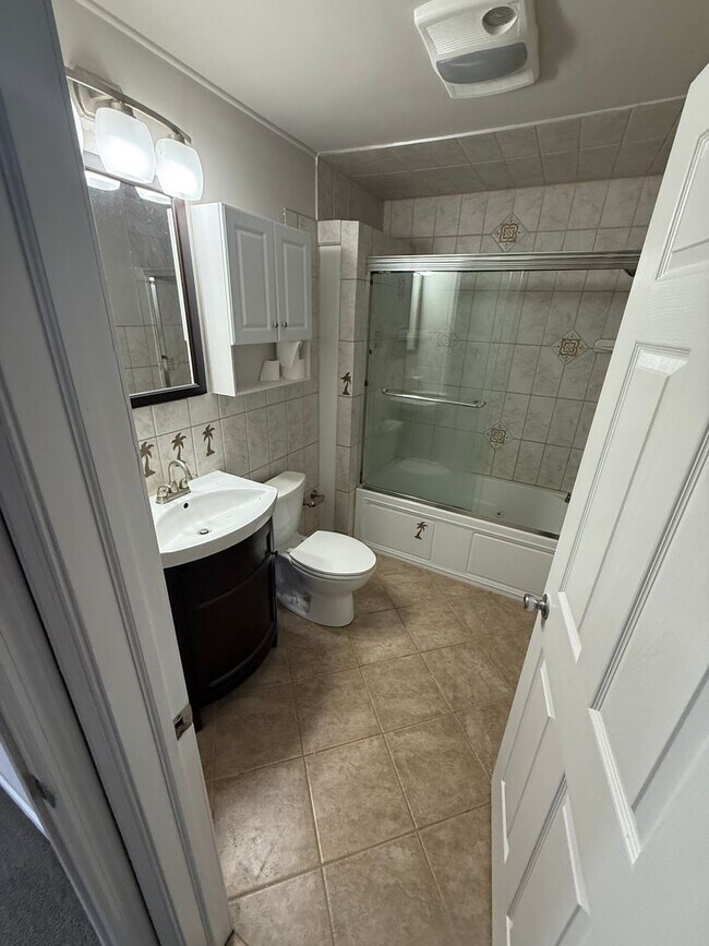 Foto del edificio - 5 bed / 2 Bath Neshaminy School District Single Family Home