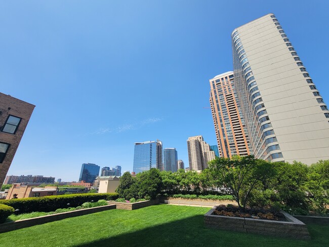 Foto del edificio - 1250 S Michigan Ave