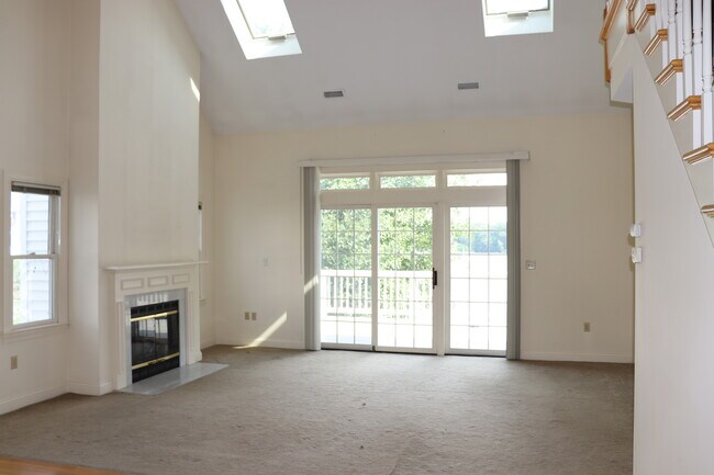 Building Photo - 97 Pond St