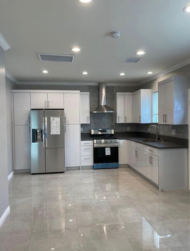 Foto del edificio - 16242 Londelius St