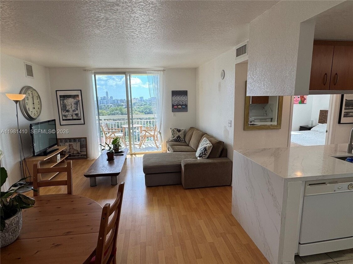 Photo - 816 NW 11th St (Miami, FL)