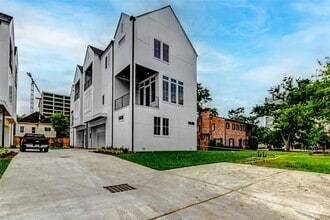 Building Photo - 1911 Lauderdale St
