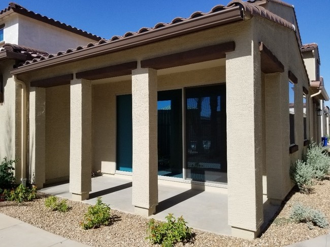 Foto del edificio - AMAZING TOWNHOME IN MCQUEEN AND OCOTILLO