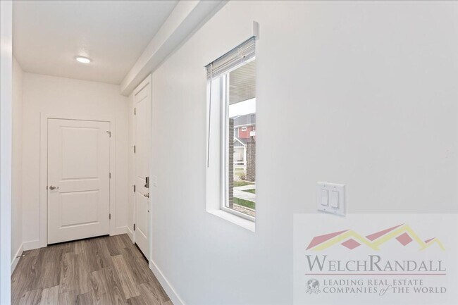 Foto del edificio - Beautiful 3 Bed 2.5 Bath Townhome in West ...