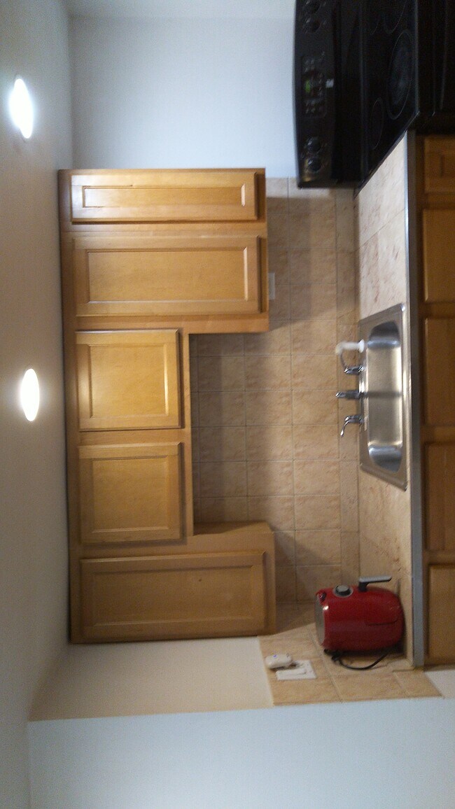 Kitchen - 6112 W Addison St
