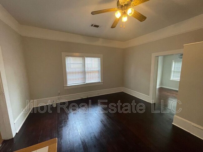 Foto del edificio - 1082 Center St NW