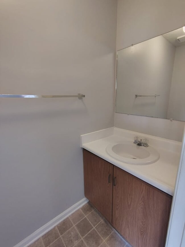 Building Photo - 16 Duiguid Dr