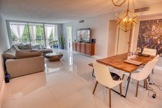 Foto del edificio - 2600 S Course Dr