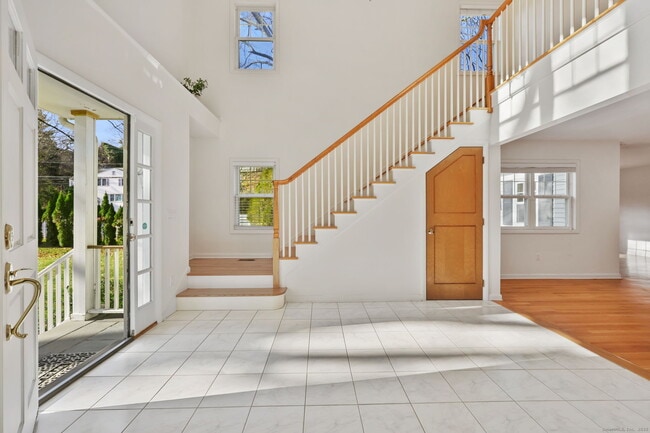 Foto del edificio - 53 Midbrook Ln