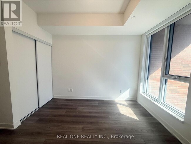 Building Photo - 38 Simcoe Promenade