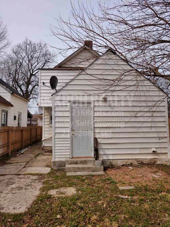 Ohio City 3 Bedrooms + Bonus Room!! House Rental in Cleveland, OH