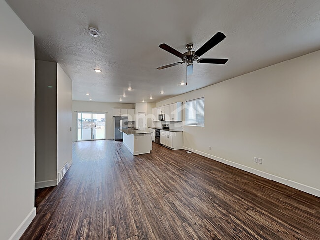 Foto del edificio - 2376 E Frontier St