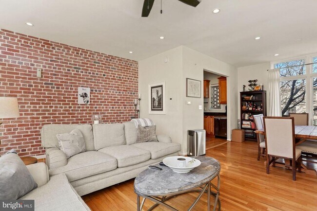 Foto del edificio - 725 Delaware Ave SW