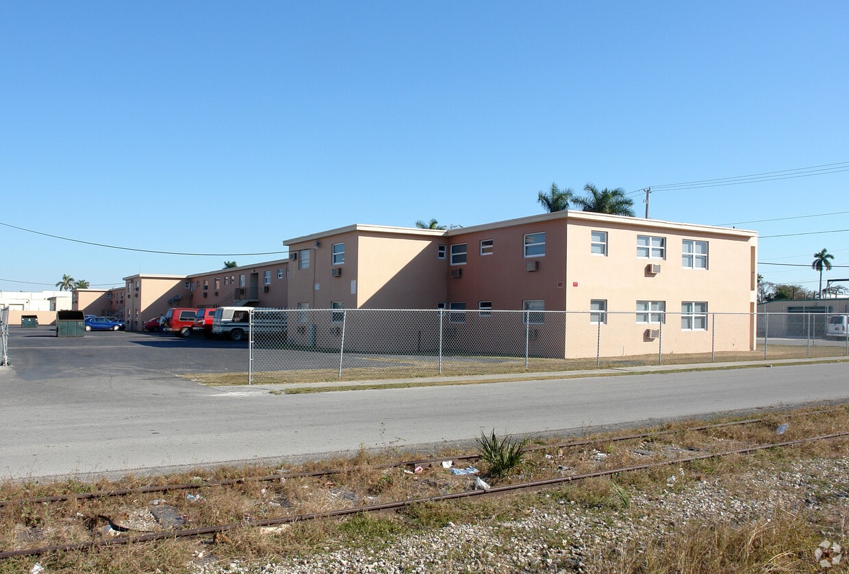 Primary Photo - 130 SW 4th Ave