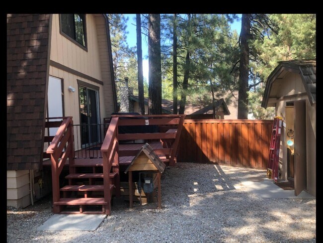 Building Photo - 629 Ponderosa Dr