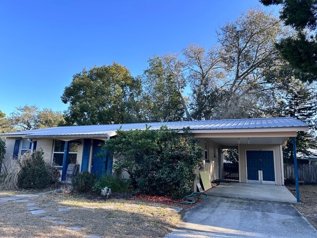 Building Photo - 263 Almansa Rd