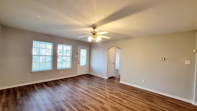 Building Photo - 3112 Travis St