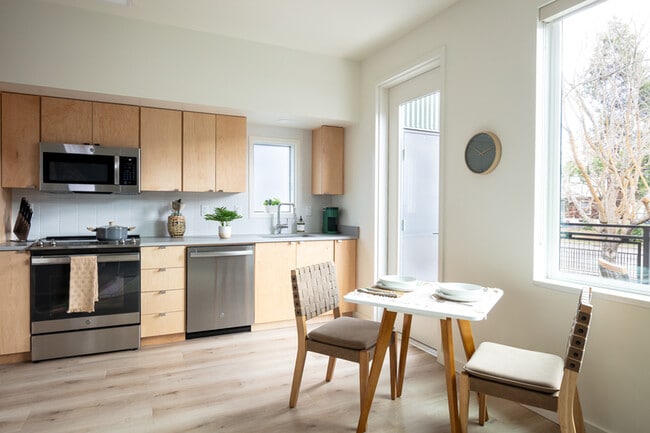 Building Photo - 168 Garfield St