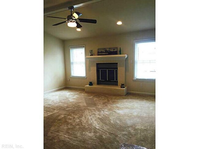 Building Photo - 1530 Hummingbird Ln