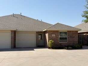 Building Photo - 5203 Graceland Dr