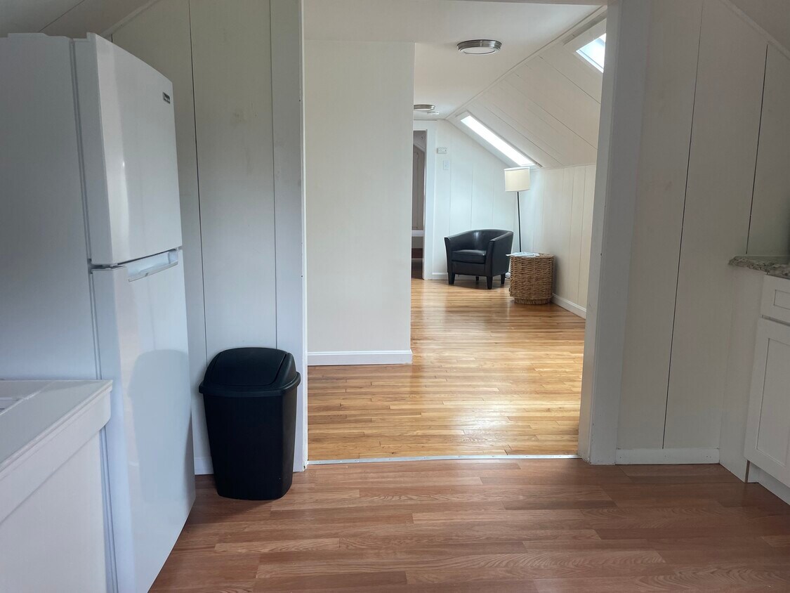 Primary Photo - 50 Lyng St