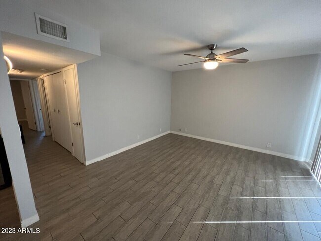 Building Photo - 286 W Palomino Dr